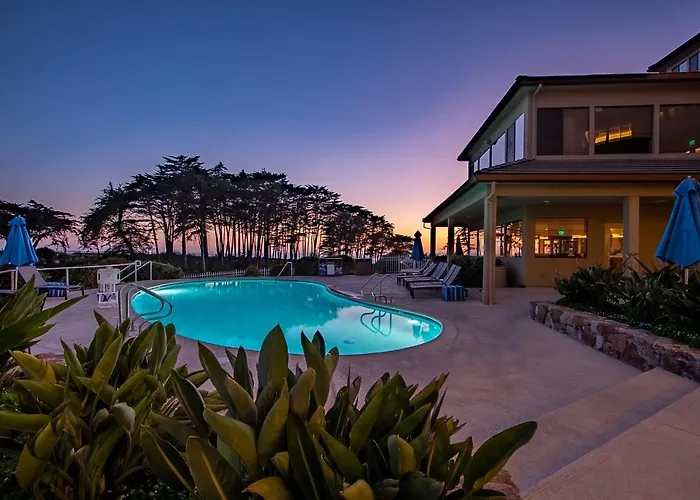 Ultimate Guide to Santa Cruz Hotels on the Beach: Find Your Perfect Seaside Retreat