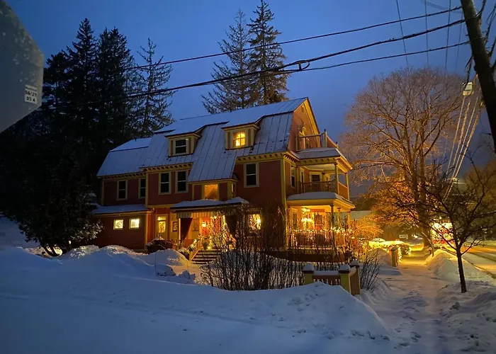 Top Hotels in Woodstock VT: Where to Stay in Comfort and Style