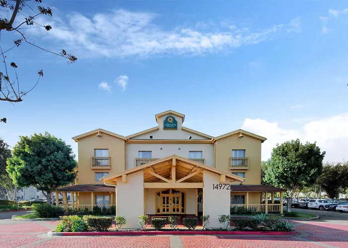 Explore the Best Irvine California Hotels for Your Stay