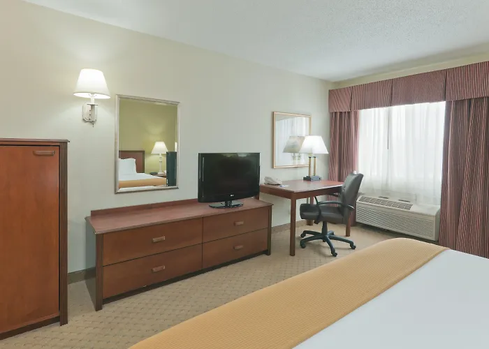 Top Picks for Hotels in Evansville: Where Comfort Meets Convenience