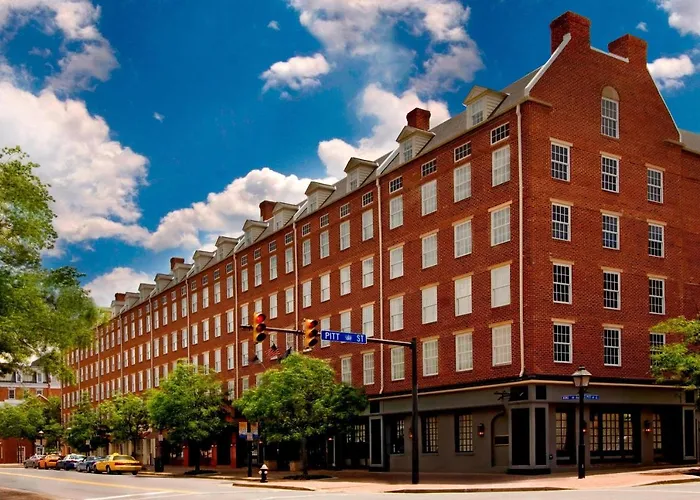 Top Picks for Old Town Alexandria Hotels: Where Comfort Meets History