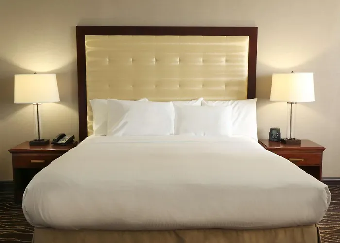 Best Hotels Near Kansas City's Power & Light Hub
